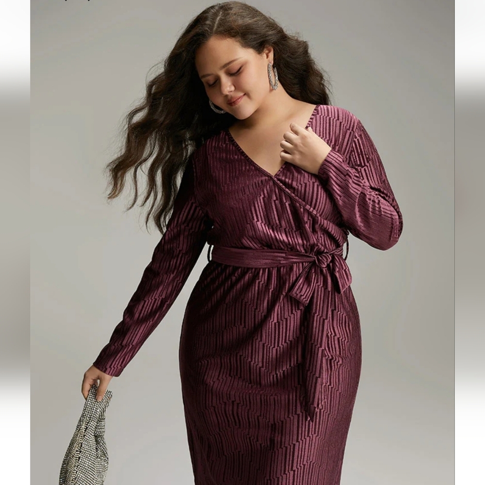 👠SALE! NWT BloomChic Long-Sleeve Wrap Dress in Burgundy